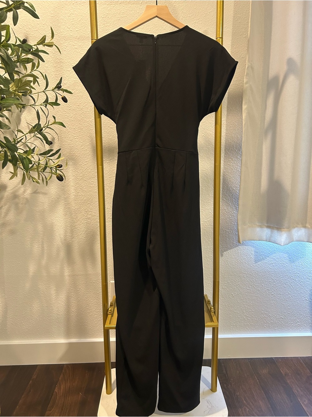 NWT Express V-Neck Tie Waist Straight Leg Jumpsuit w/ Pockets - Picture 6 of 6